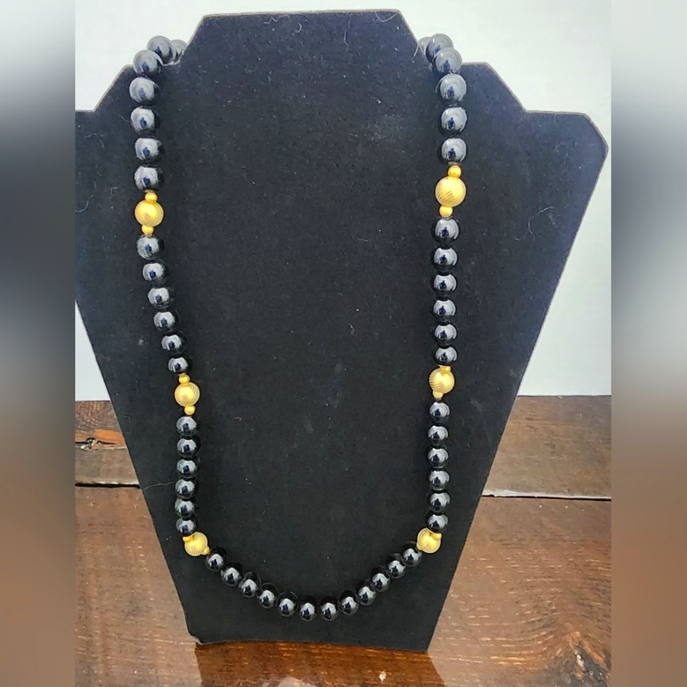 SE18 Vintage Elegant Black and Gold Beaded Necklace